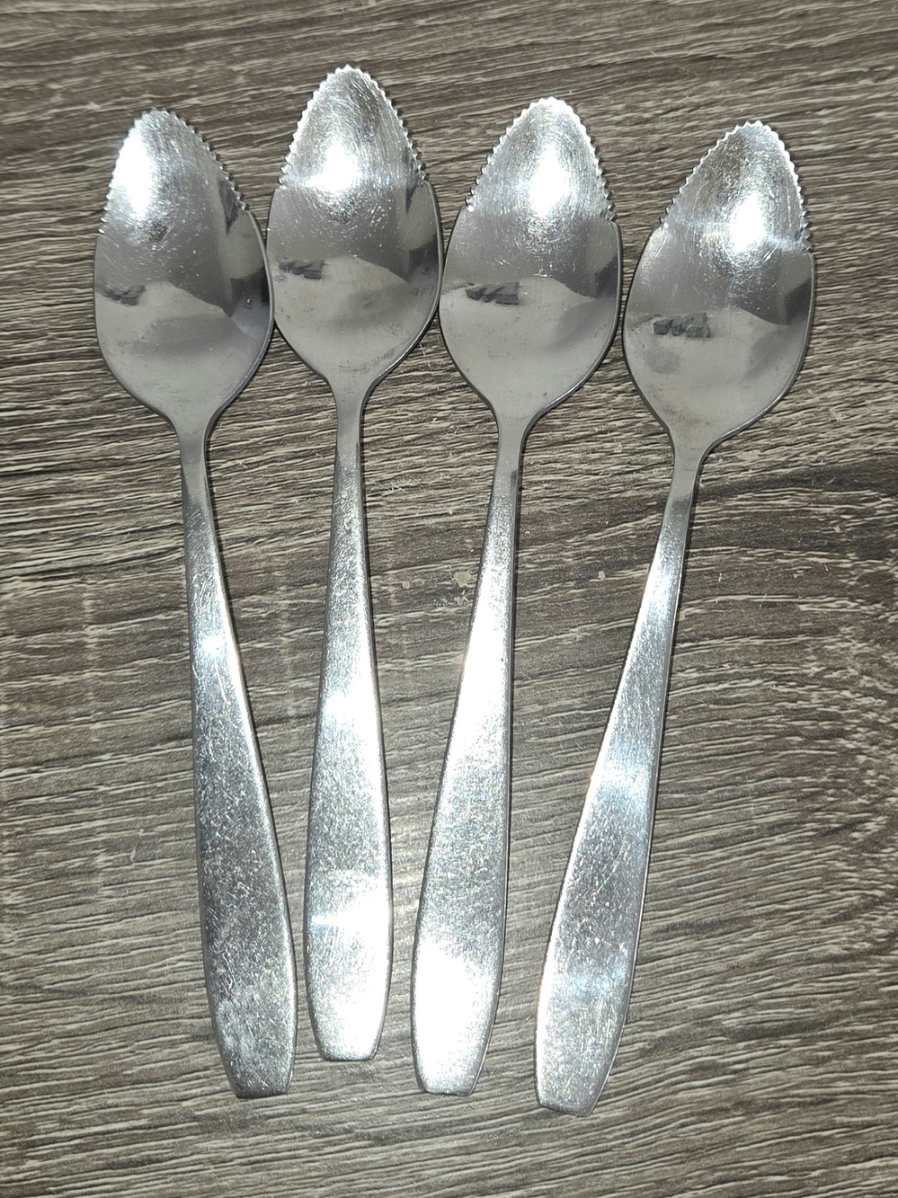 Set of 4 Stainless Steel Grapefruit Spoons Taiwan SEE PICTURES.